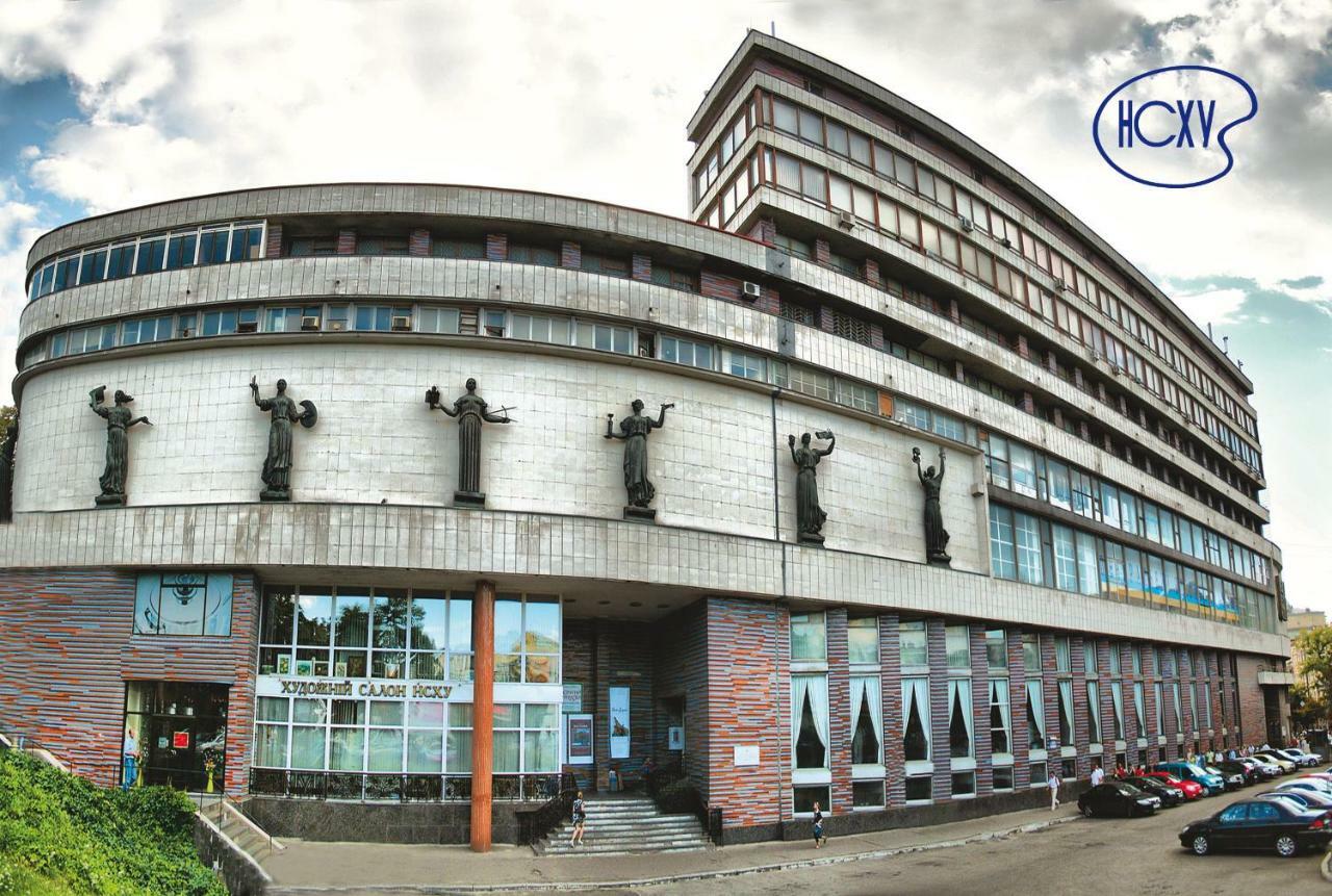 Hotel Tsentralnoho Budynku Khudozhnyka Kyiv Exterior photo